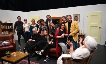 Theatergroep TOP Lochem brengt ontroerende en hilarische voorstelling “Maar alles gaat over”