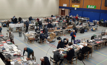 Verzamelbeurs van postzegels, munten en prentbriefkaarten in Gorssel
