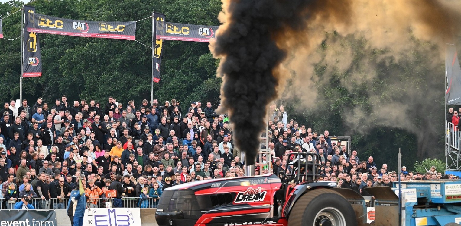 Feest aan de voet van de Lochemse Berg tijdens 40e editie Tractor Pulling Lochem