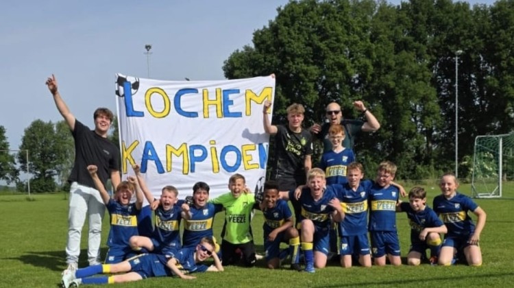 Sportclub Lochem JO11-2 kampioen na spannende ontknoping in Halle