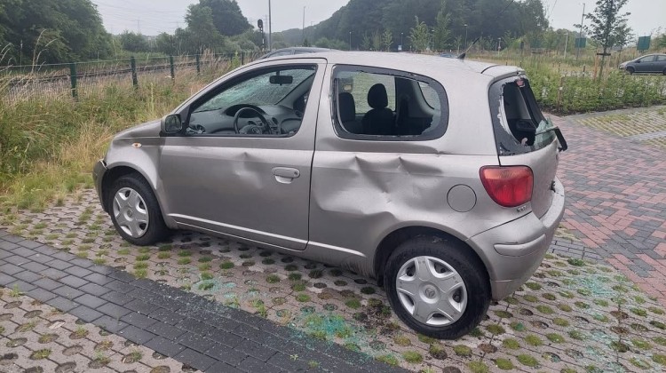 Auto vernield bij station Lochem