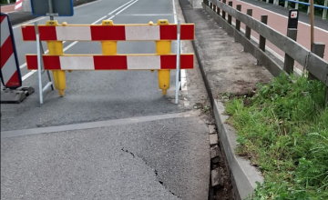 Eefdese Brug per direct afgesloten door zinkgat
