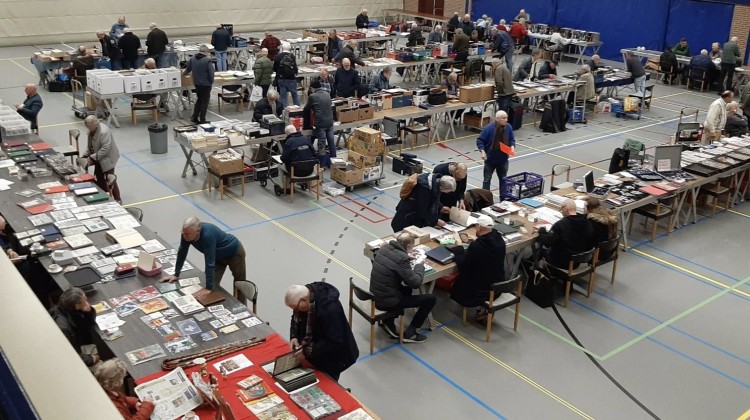 Munten, postzegels en prentbriefkaarten op verzamelbeurs Gorssel