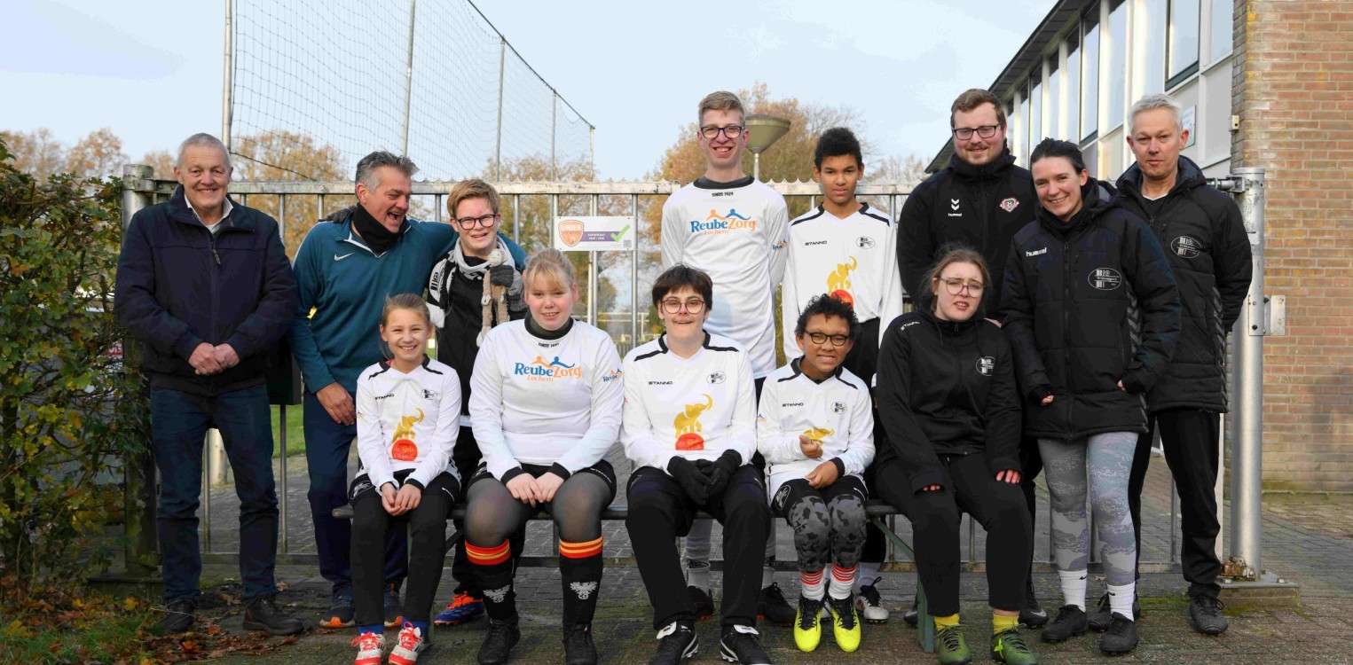 V.V. Witkampers ontvangt Uniek Sporten Certificaat