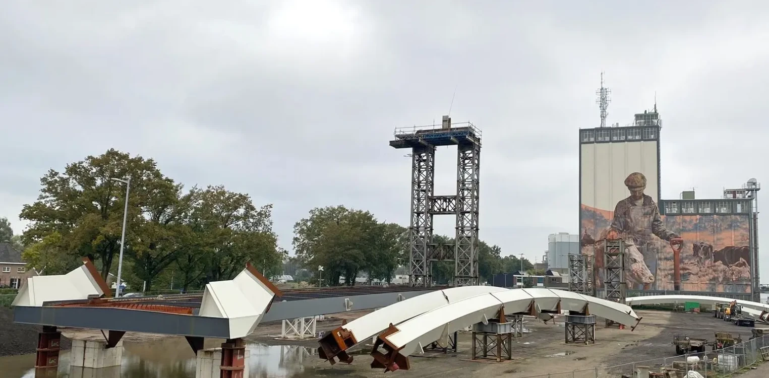 Opbouw Nettelhorsterbrug hervat