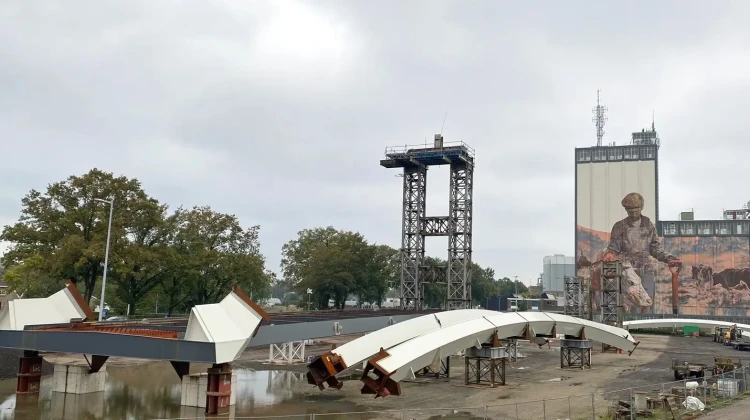 Opbouw Nettelhorsterbrug hervat