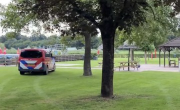 Brandweer Almen doneert boom aan zwembad tijdens challenge