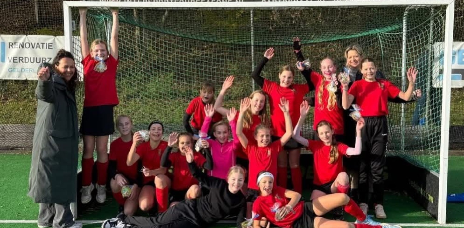 Meiden onder 12-1 van Lochemse Hockey Club kampioen