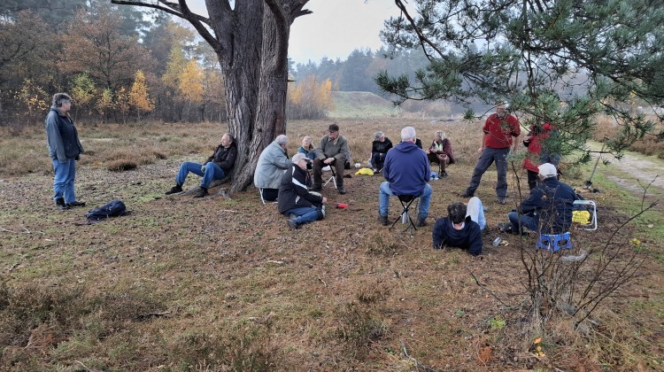 Vrijwilligers pakken opnieuw heide aan op de Gorsselse Heide