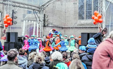 Sinterklaas intocht in Lochem met dansvoorstelling door POP-UP