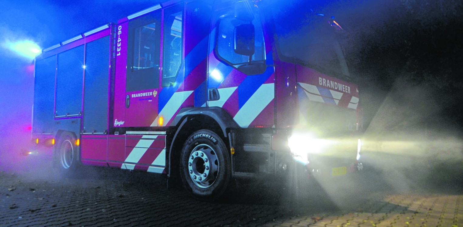 Brandweer Almen neemt nieuwe tankautospuit officieel in gebruik