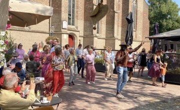 Jong en oud geniet van Latin Lochem onder de stralende zon