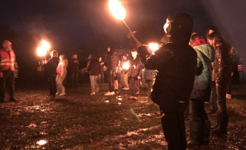 Regen zorgt voor vertraging aansteken Paasvuren