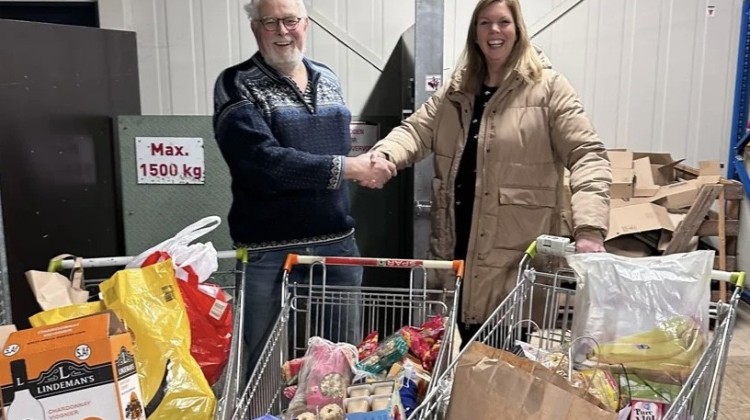 Innerwheel Barchem voorziet Voedselbank Oost-Achterhoek van boodschappen