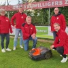 Vrienden schenken robotmaaier aan SVBV Barchem