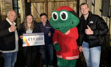 Donatie aan Stichting Opkikker van Autovakmeester Slettenhaar Harfsen