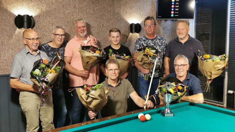 Antoon Varenbrink wint finale zomerbiljartcompetitie