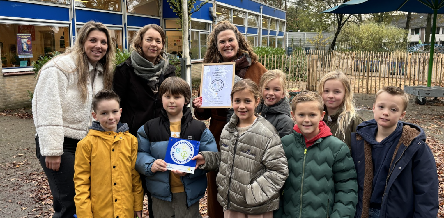 Poolsterscholen ontvangen BuitenWijzer certificaat bewegend leren