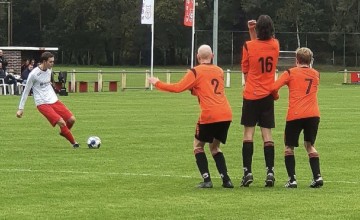 Voetballen in typisch herfstweer. Dit zijn de uitslagen van amateur voetballend gemeente Lochem