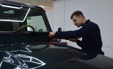 Jonge ondernemer uit Laren wil meer dan alleen auto’s schoonmaken