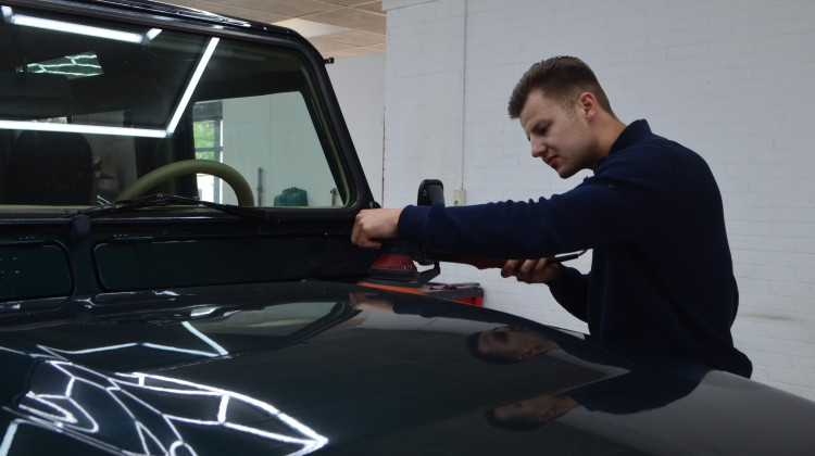 Jonge ondernemer uit Laren wil meer dan alleen auto’s schoonmaken