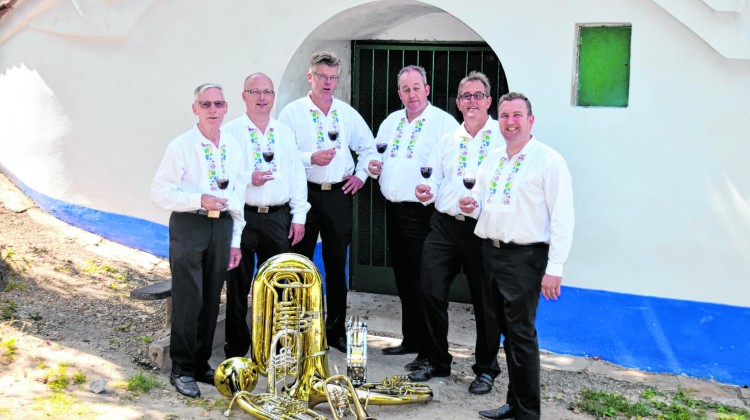 Blaaskapel Vinocanka uit Lochem viert 30-jarig jubileum