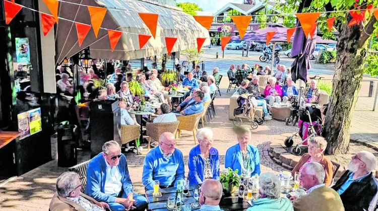 Laren & Oranje en Reisclub  Oolde on Tour