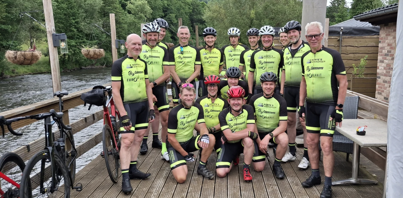Larense wielergroep trotseert Ardense toppen