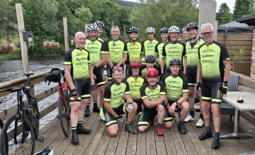 Larense wielergroep trotseert Ardense toppen