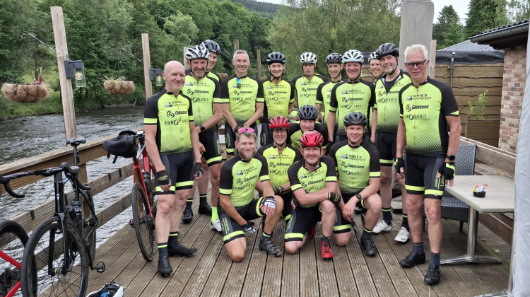 Larense wielergroep trotseert Ardense toppen