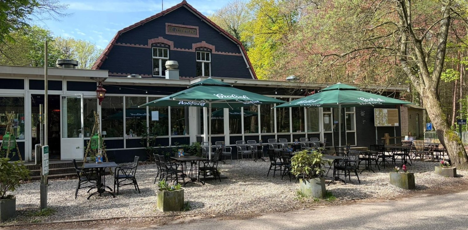 De Zessprong maakt vernieuwd terras rookvrij