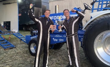 Twee bekers voor team iesel diesel uit Gorssel tijdens tractorpulling
