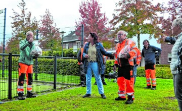 Buurt zet Jan en Jos in het zonnetje voor jarenlange inzet