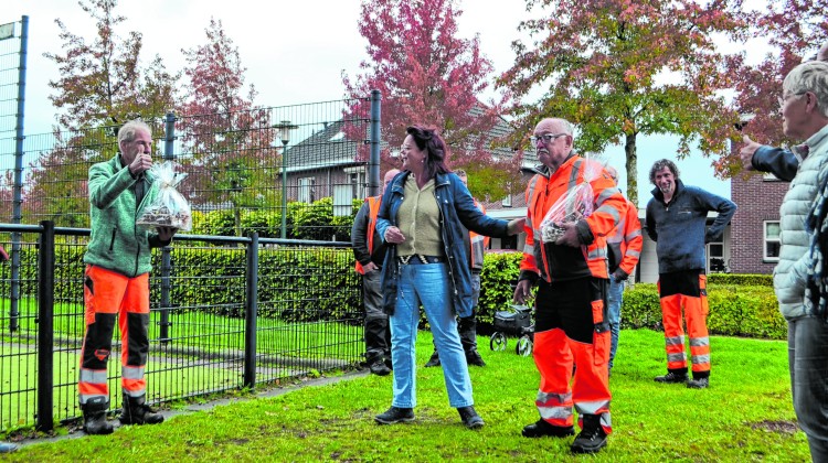 Buurt zet Jan en Jos in het zonnetje voor jarenlange inzet