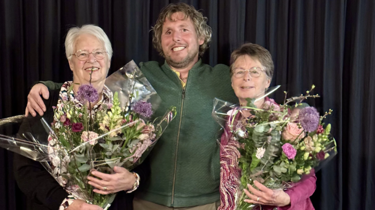 Jubilarissen geëerd bij Theatergroep TOP Lochem