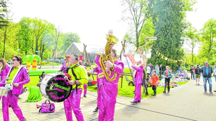 Oranjevereniging Eefde viert 100-jarig jubileum
