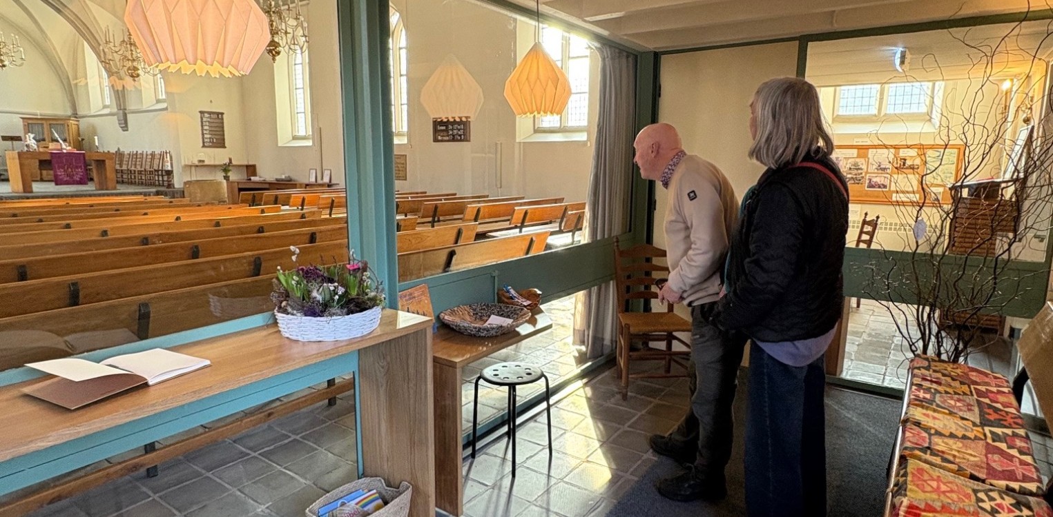 De kerk in Almen staat open