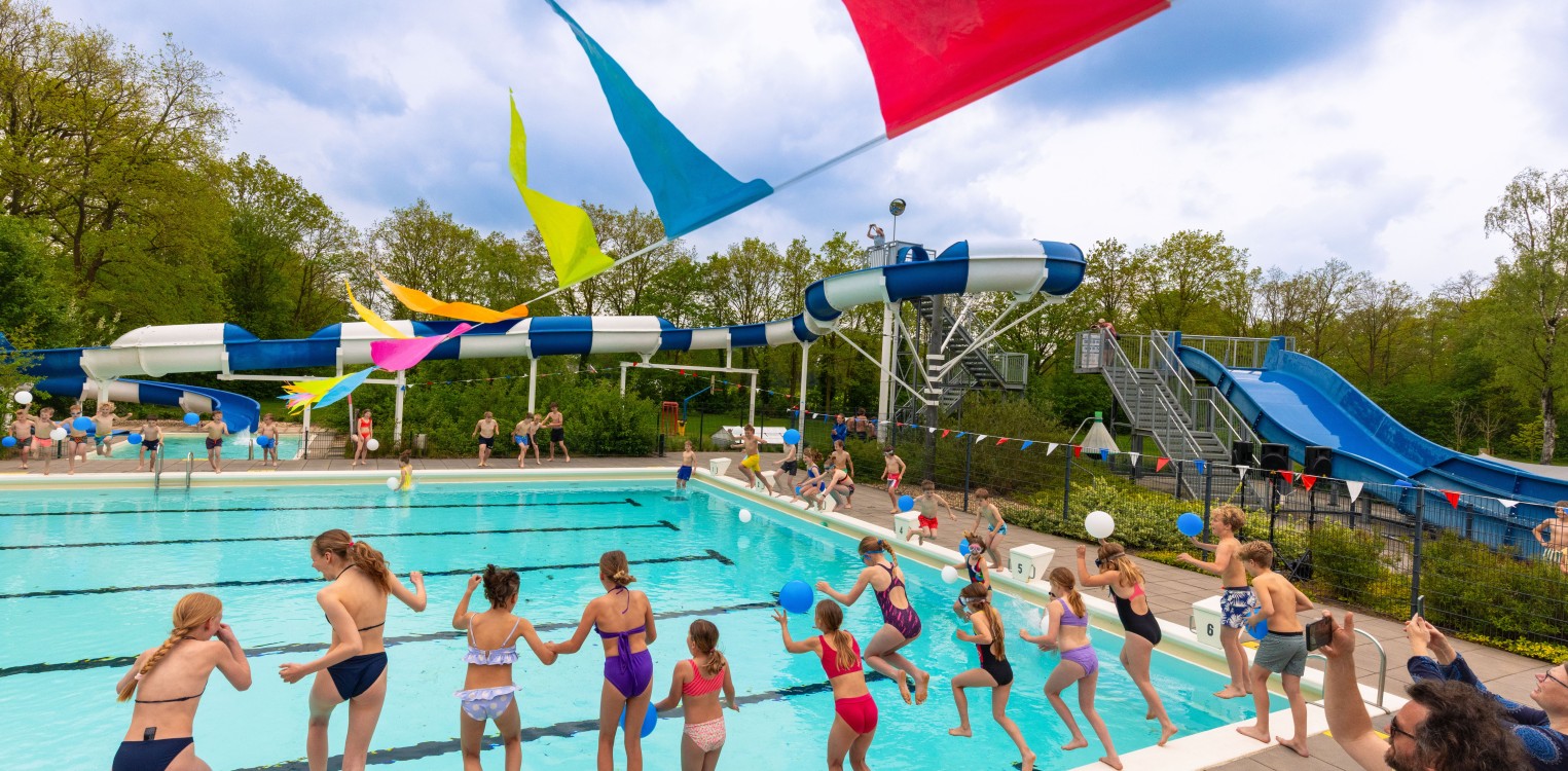 Feestelijke opening zwemseizoen 2026 bij het Leussinkbad