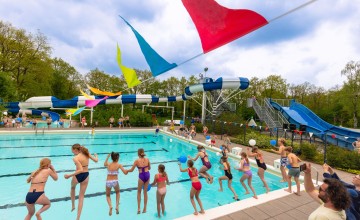Feestelijke opening zwemseizoen 2026 bij het Leussinkbad