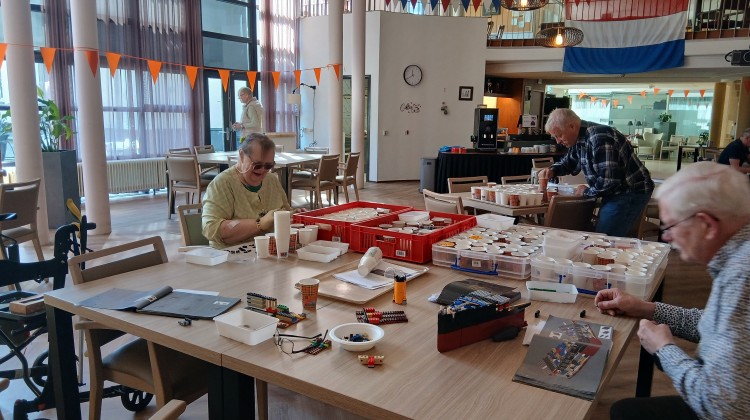 Bewoners Het Spijk bouwen Titanic na van legotheek