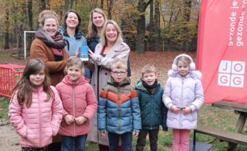 Wethouder Goodin deelt beweegpot uit aan Barchschole