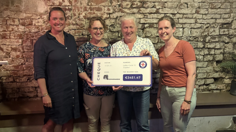Pasmanmanege ontvangt donatie van Zutphense serviceclub