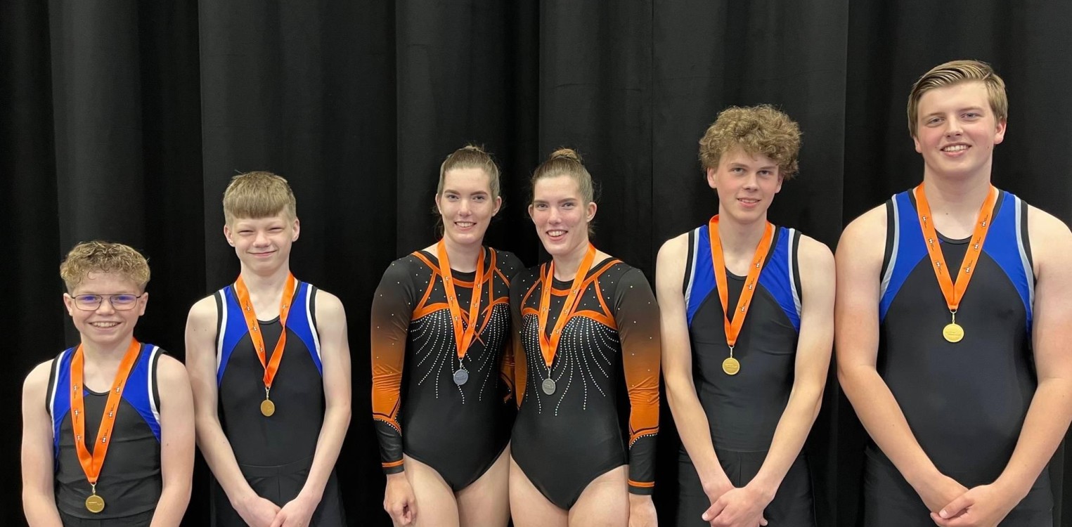 Goud en zilver voor tweelingzussen uit Eefde bij NK trampoline springen