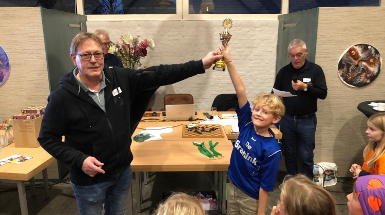 Branink 3 wint gemeentelijk damtoernooi in Laren