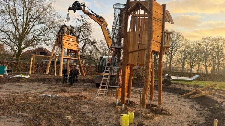 Nieuwe buitenspeeltuin in aanleg bij Erve Brooks
