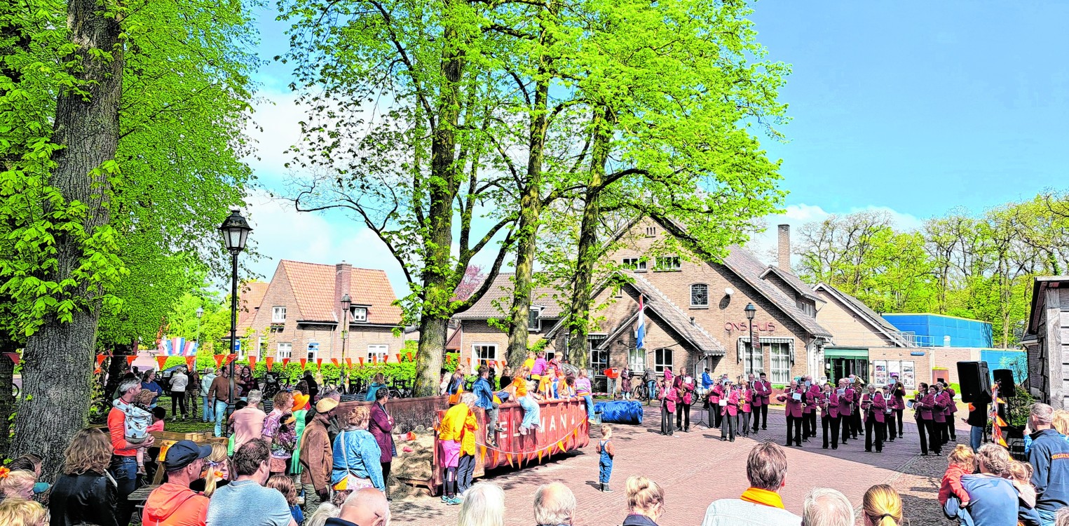 Ouderwets gezellige Koningsdag in Almen