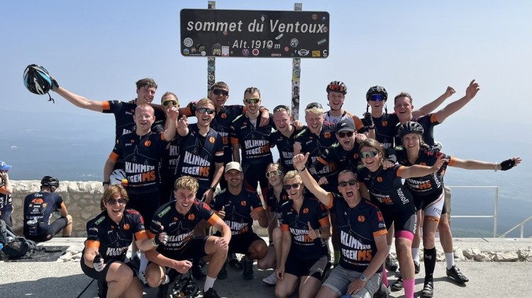 Team ovERWINms verovert de Mont Ventoux en haalt € 26.000 op voor MS-vrije wereld