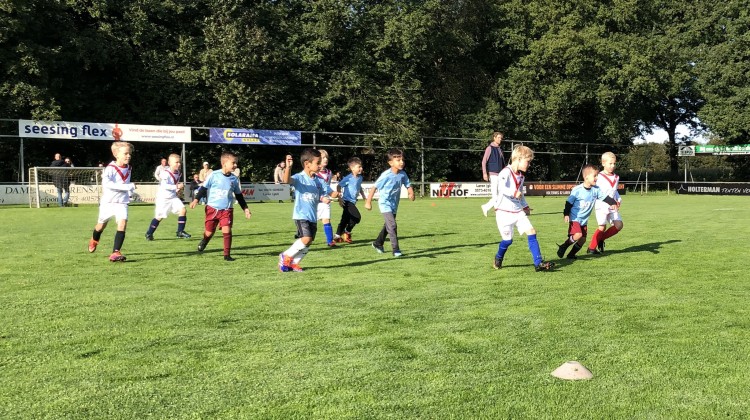 Minipups Witkampers starten seizoen met Sterren League toernooi