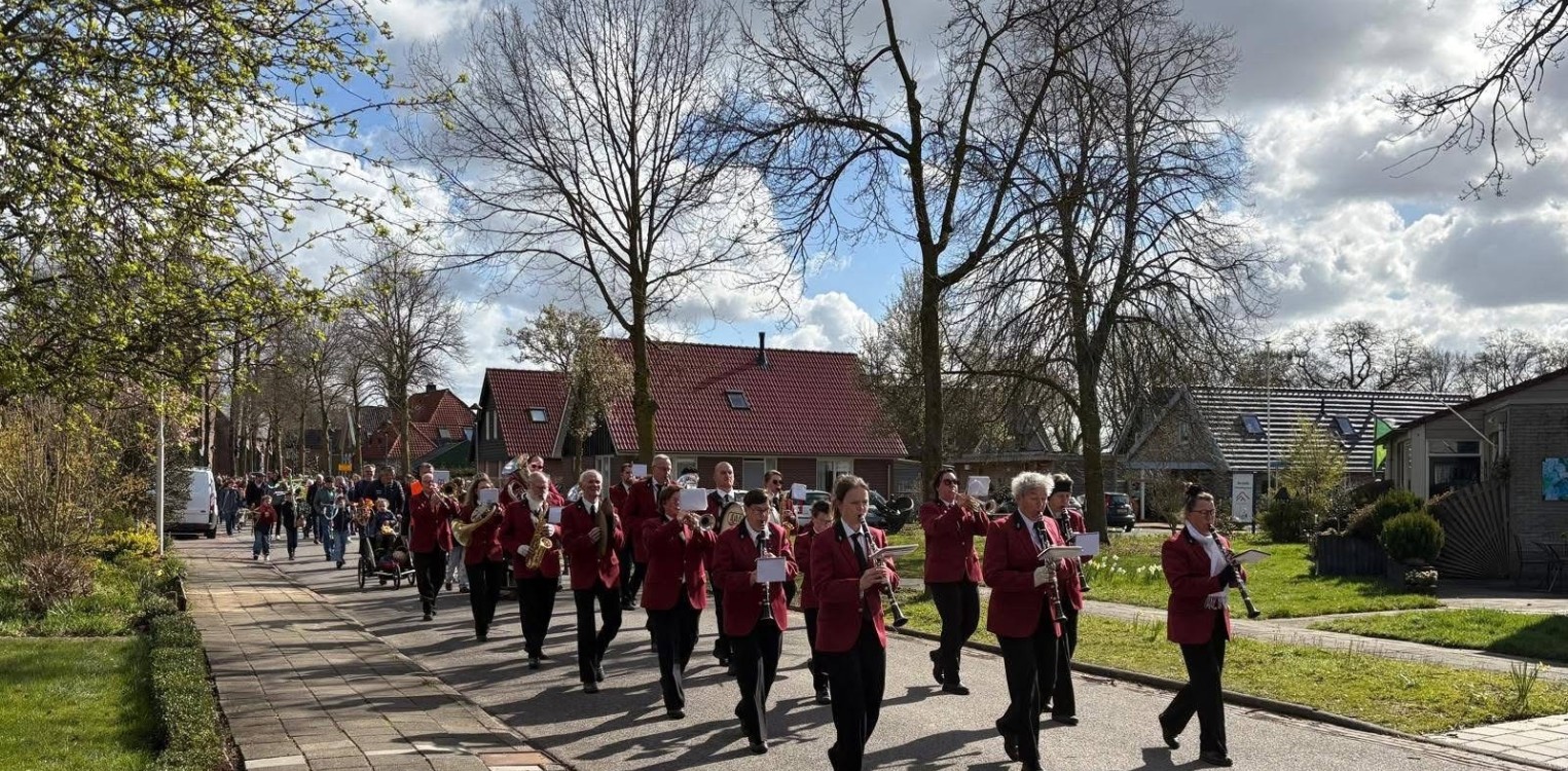 Gezellige Palmpasentochten in Almen en Laren