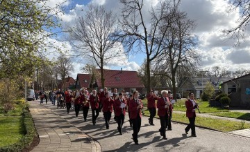 Gezellige Palmpasentochten in Almen en Laren